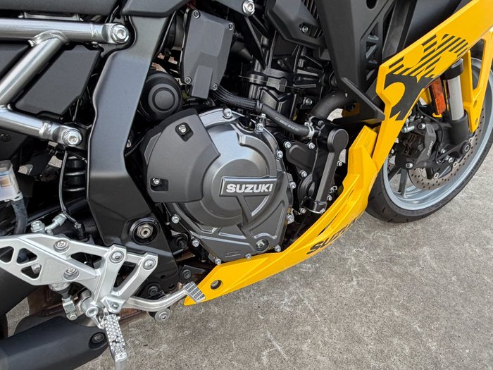 2024 Suzuki GSX-8R (GSX800FRQ) Yellow
