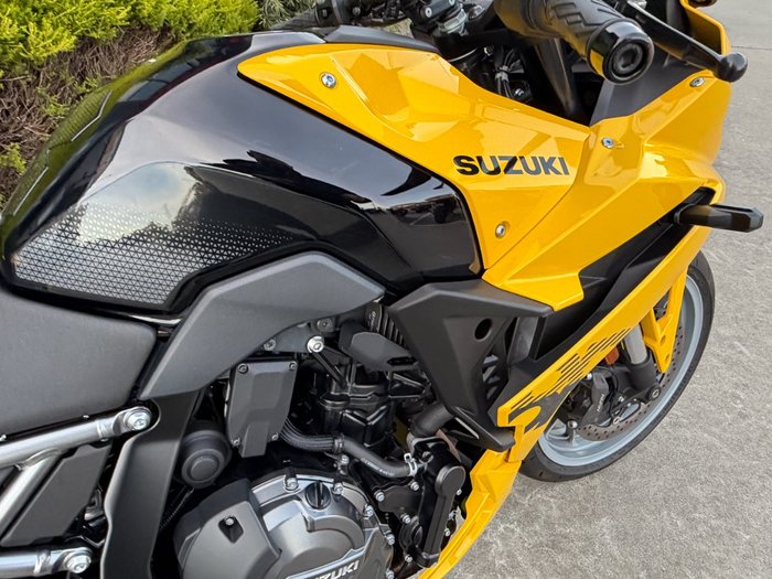 2024 Suzuki GSX-8R (GSX800FRQ) Yellow