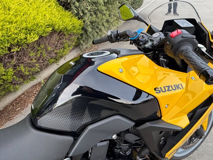 2024 Suzuki GSX-8R (GSX800FRQ) Yellow