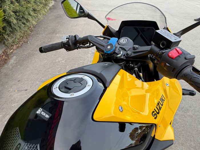 2024 Suzuki GSX-8R (GSX800FRQ) Yellow