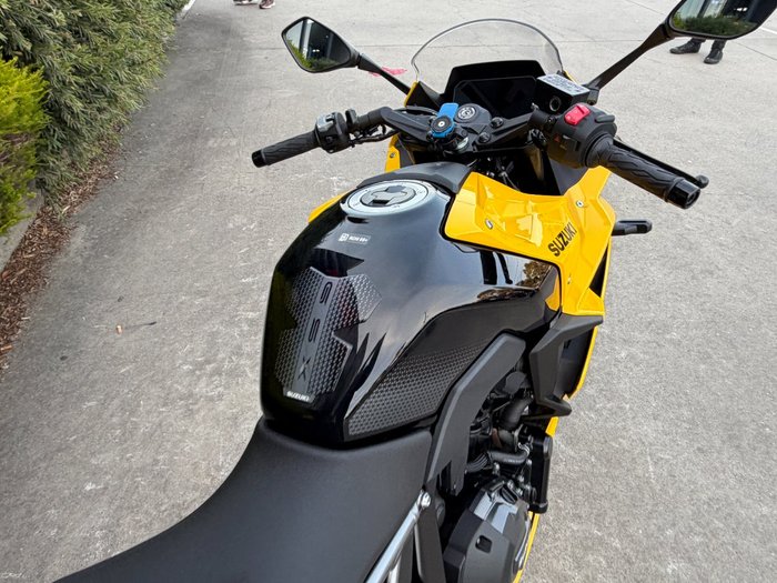 2024 Suzuki GSX-8R (GSX800FRQ) Yellow