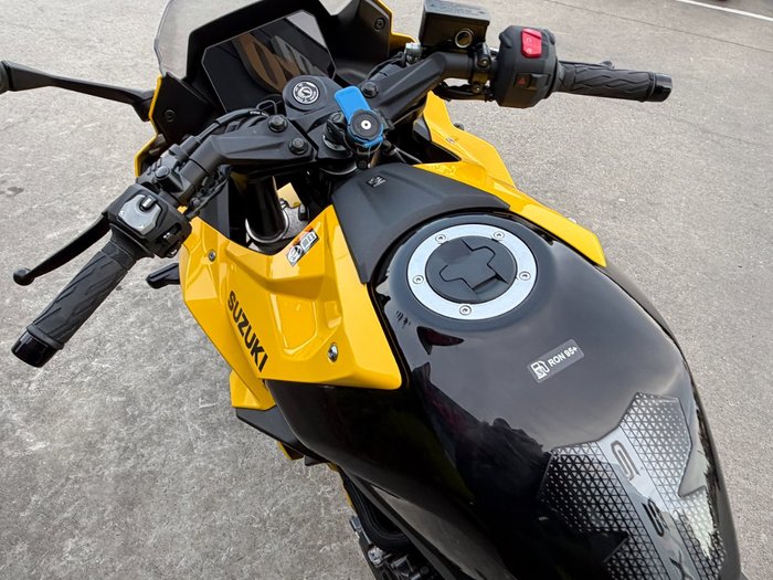 2024 Suzuki GSX-8R (GSX800FRQ) Yellow