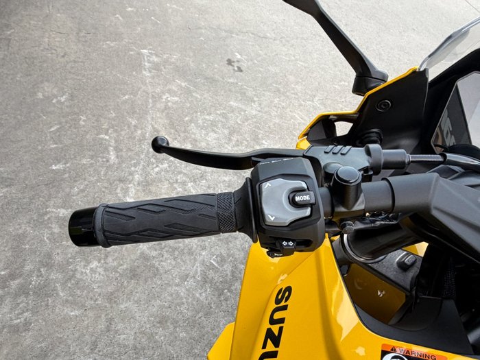 2024 Suzuki GSX-8R (GSX800FRQ) Yellow