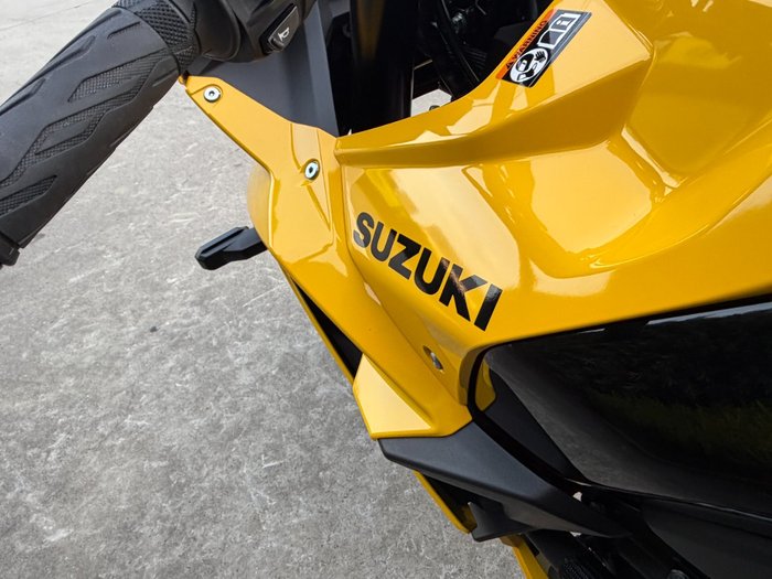 2024 Suzuki GSX-8R (GSX800FRQ) Yellow