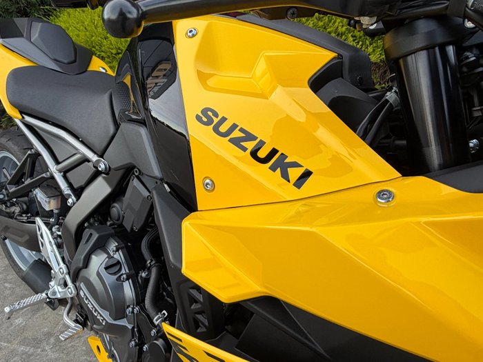 2024 Suzuki GSX-8R (GSX800FRQ) Yellow