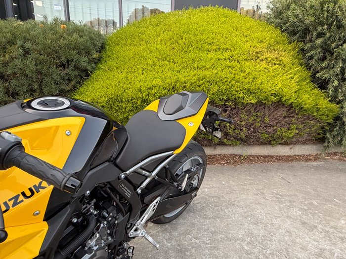 2024 Suzuki GSX-8R (GSX800FRQ) Yellow