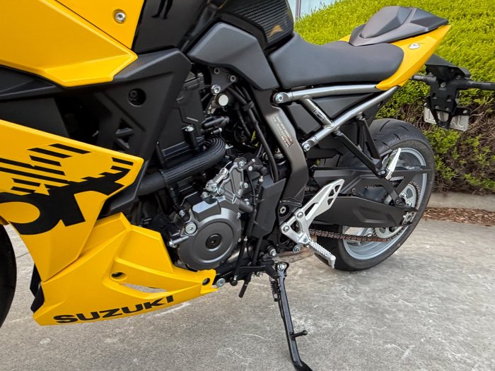 2024 Suzuki GSX-8R (GSX800FRQ) Yellow