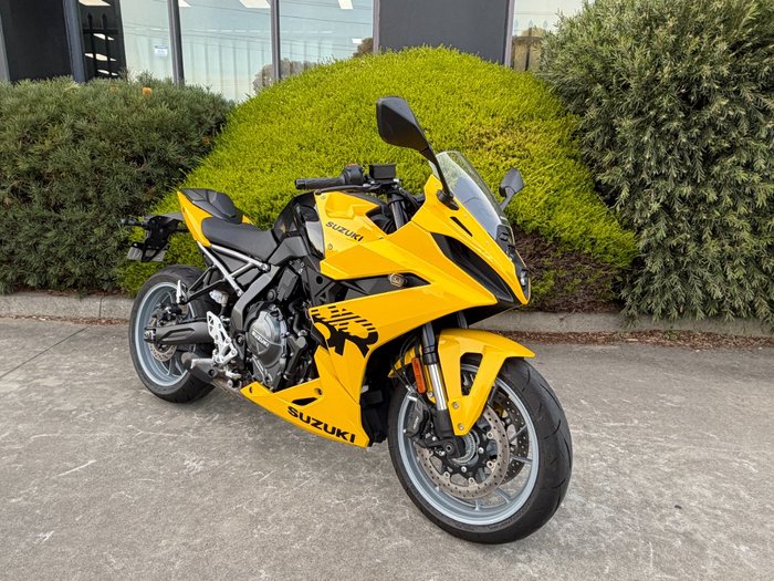 2024 Suzuki GSX-8R (GSX800FRQ) Yellow