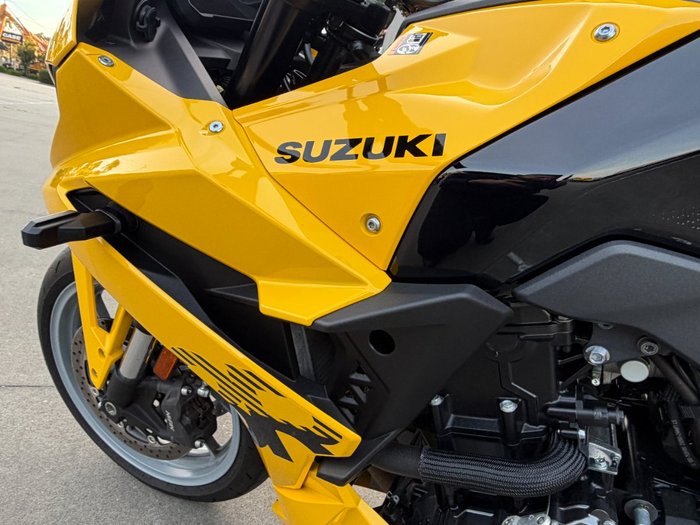 2024 Suzuki GSX-8R (GSX800FRQ) Yellow
