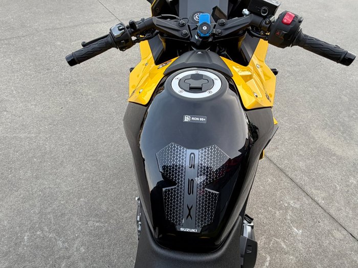 2024 Suzuki GSX-8R (GSX800FRQ) Yellow