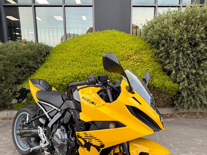 2024 Suzuki GSX-8R (GSX800FRQ) Yellow