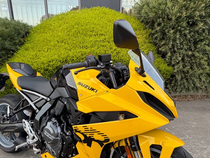 2024 Suzuki GSX-8R (GSX800FRQ) Yellow