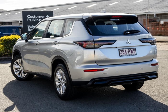 2025 Mitsubishi Outlander ES