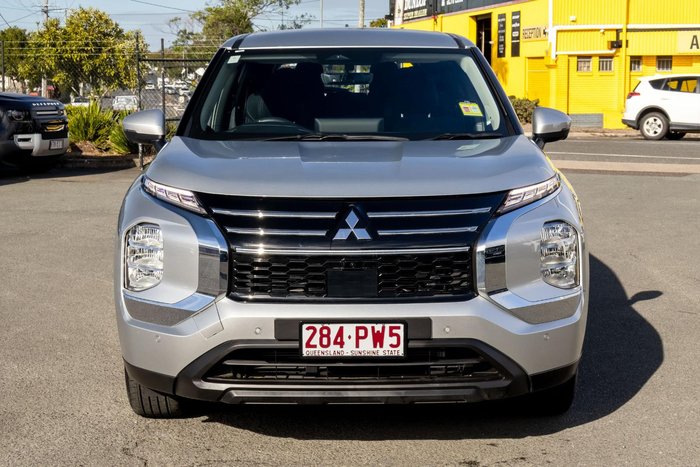 2025 Mitsubishi Outlander ES