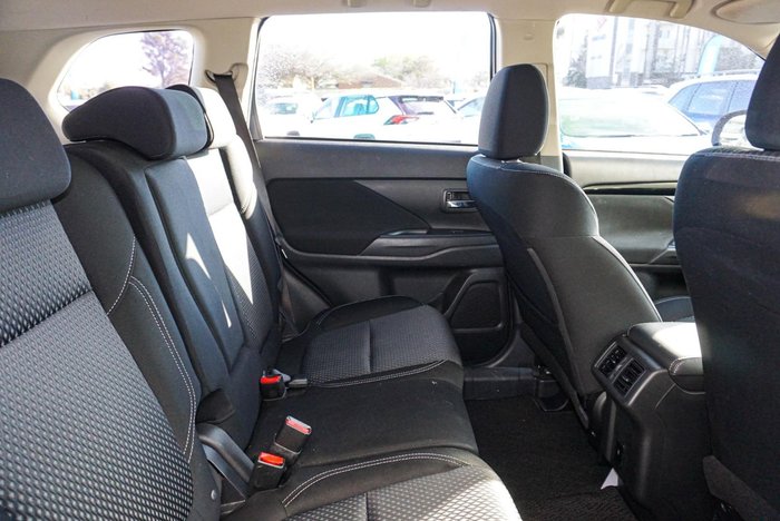 2020 Mitsubishi Outlander ES