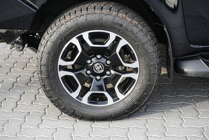 2022 Toyota Hilux SR5
