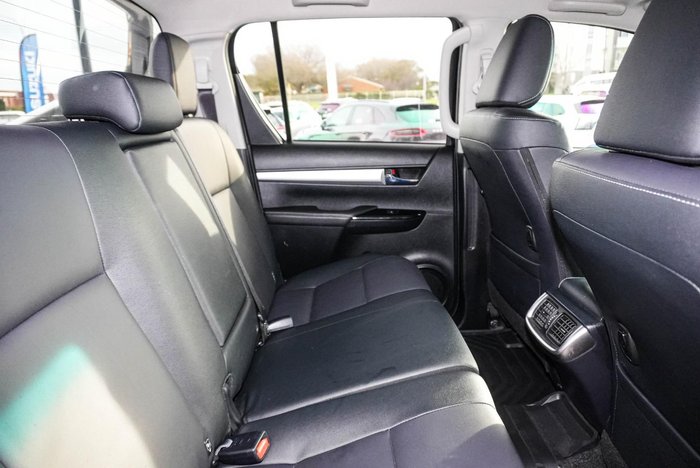 2022 Toyota Hilux SR5