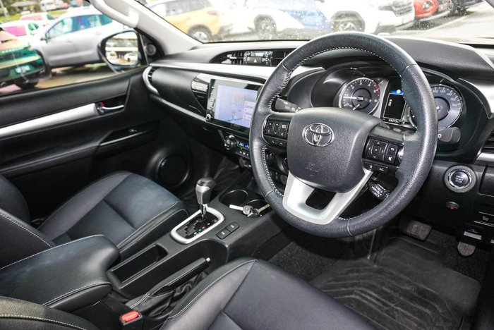 2022 Toyota Hilux SR5