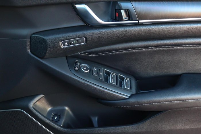 2022 Honda Accord VTi-LX