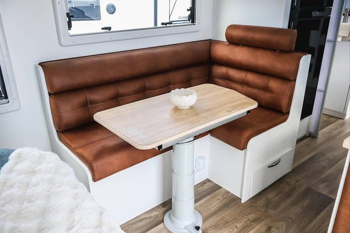 2026 Leader Caravans 2260_Cr_K1e7b_T Gold Le 22'6 3 Bunk
