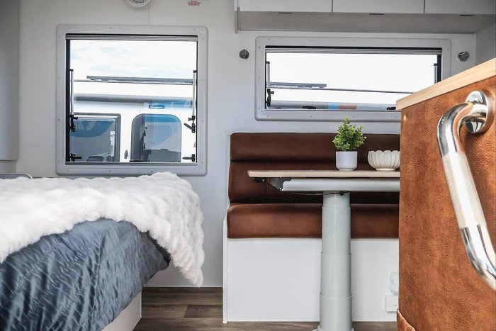 2026 Leader Caravans 2260_Cr_K1e7b_T Gold Le 22'6 3 Bunk