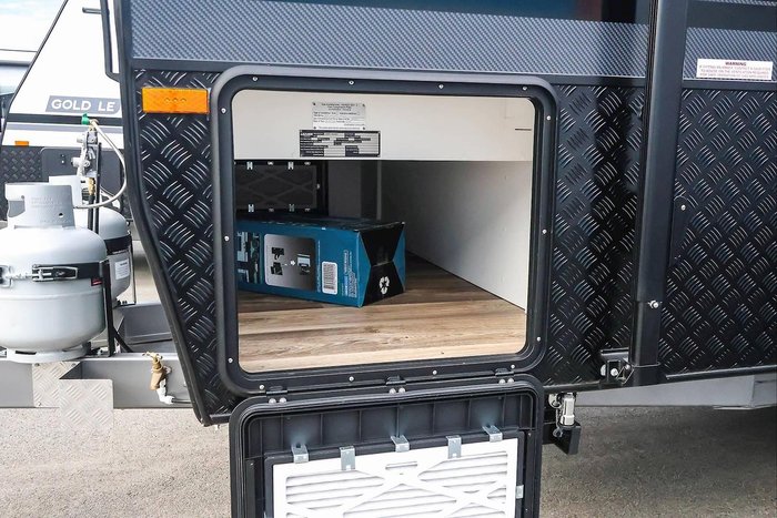 2026 Leader Caravans 2260_Cr_K1e7b_T Gold Le 22'6 3 Bunk