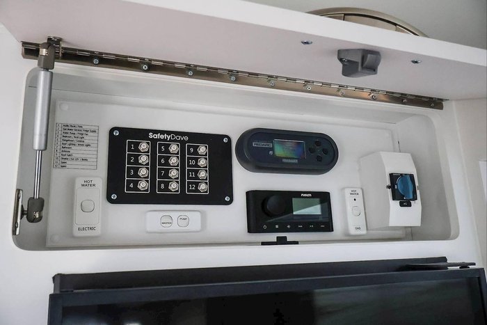 2026 Leader Caravans 2260_Cr_K1e7b_T Gold Le 22'6 3 Bunk