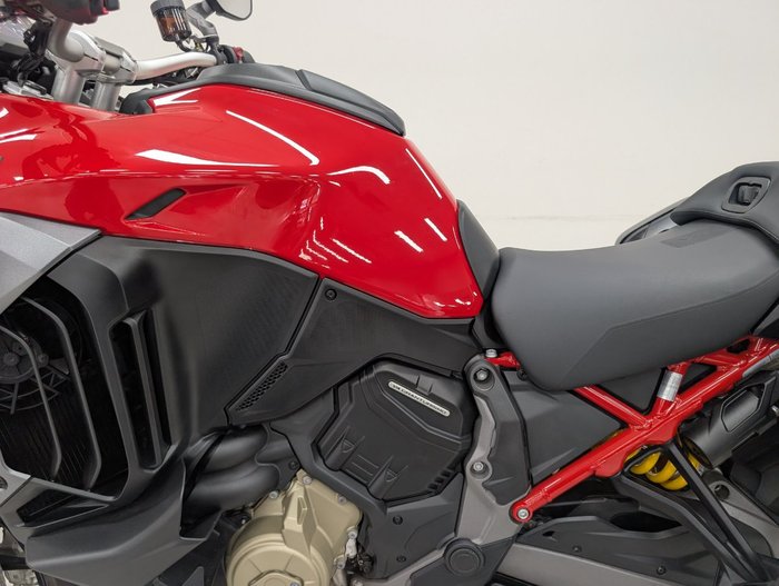 2025 DUCATI MULTISTRADA V4 S Red
