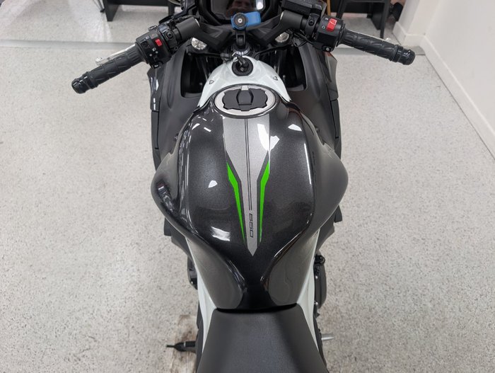 2022 Kawasaki NINJA 650L White