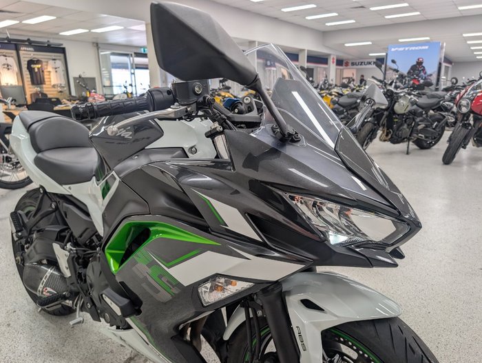 2022 Kawasaki NINJA 650L White