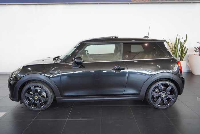 2022 MINI Hatch Cooper SE MINI Yours