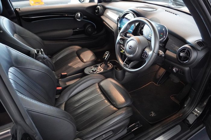 2022 MINI Hatch Cooper SE MINI Yours