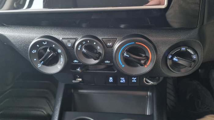 2019 Toyota Hilux SR