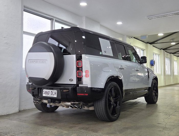 2022 Land Rover Defender 110 P525 V8