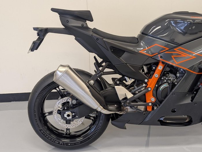 2026 KTM 990 RC R RC Black