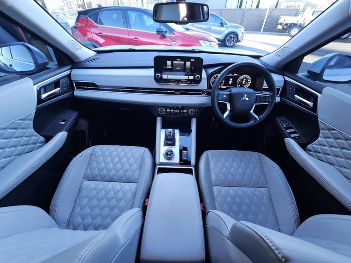 2023 Mitsubishi Outlander Exceed