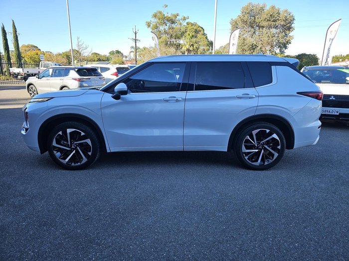 2023 Mitsubishi Outlander Exceed