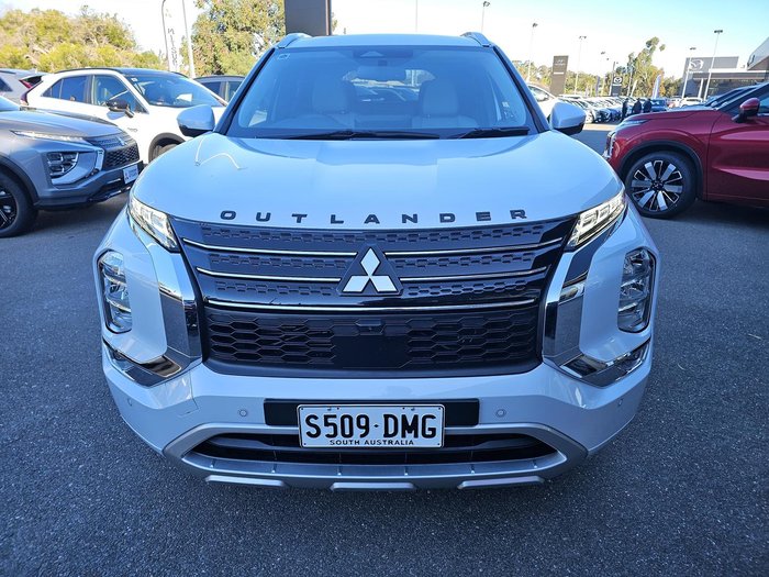 2023 Mitsubishi Outlander Exceed