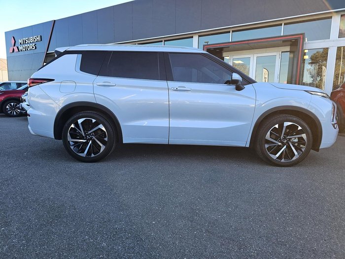 2023 Mitsubishi Outlander Exceed