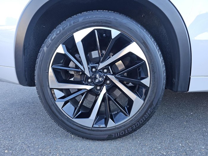 2023 Mitsubishi Outlander Exceed