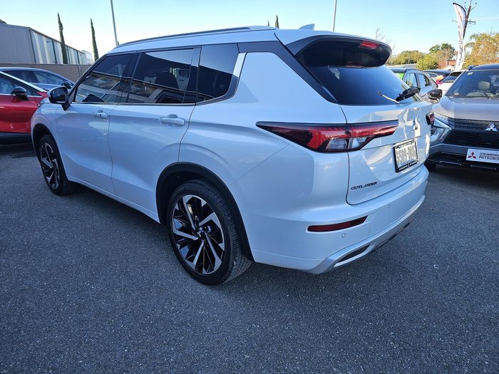 2023 Mitsubishi Outlander Exceed