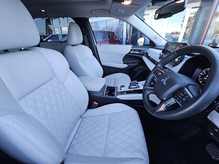 2023 Mitsubishi Outlander Exceed