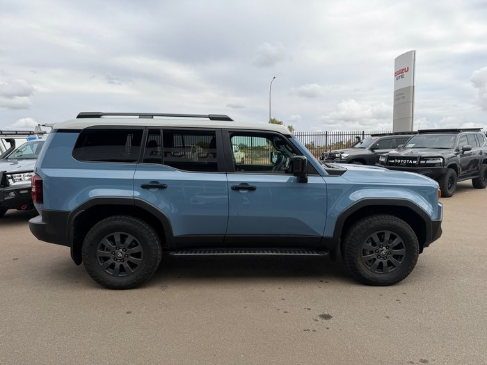 2024 Toyota Prado Altitude Blue