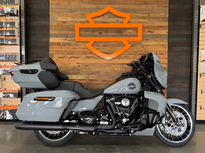 Harley-Davidson Street Glide Limited 117 (FLHXL) Touring