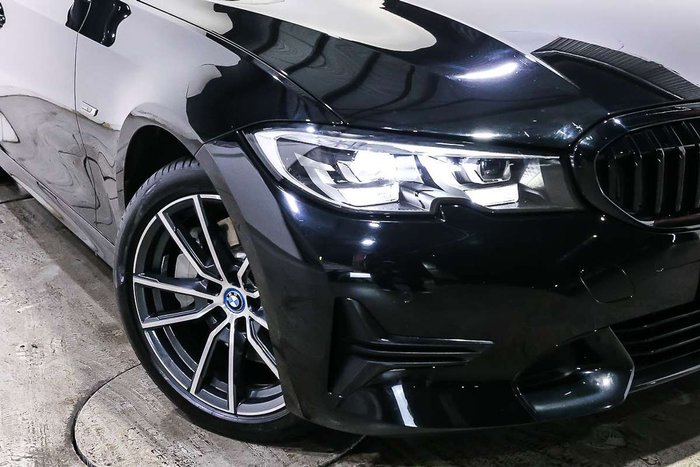 2022 BMW 3 Series 330e Luxury Line