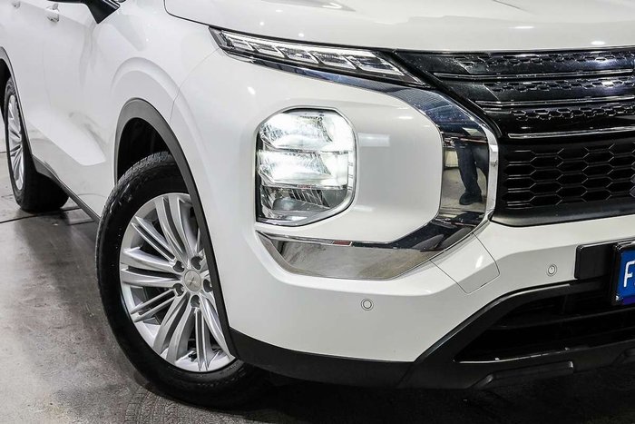 2024 Mitsubishi Outlander ES