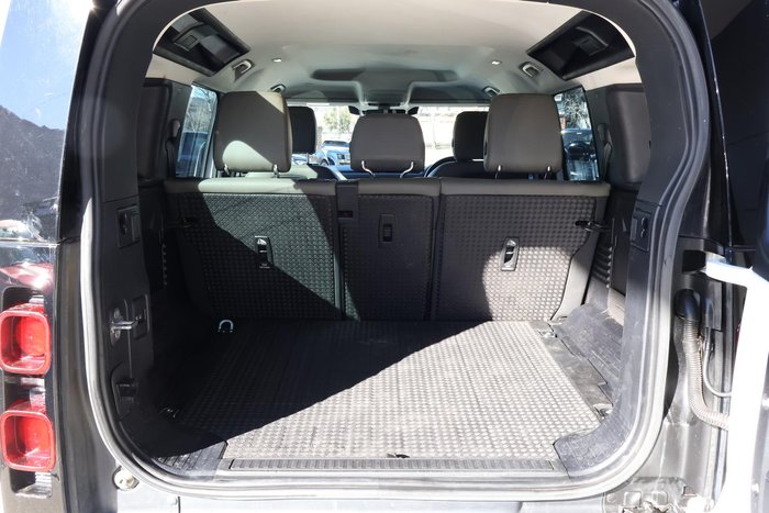 2022 Land Rover Defender 110 D300 SE