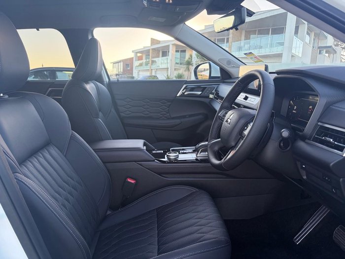 2025 Mitsubishi Outlander Exceed