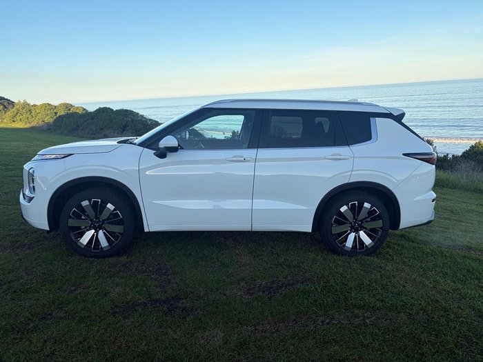 2025 Mitsubishi Outlander Exceed