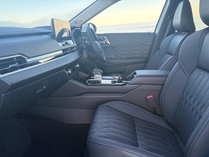 2025 Mitsubishi Outlander Exceed